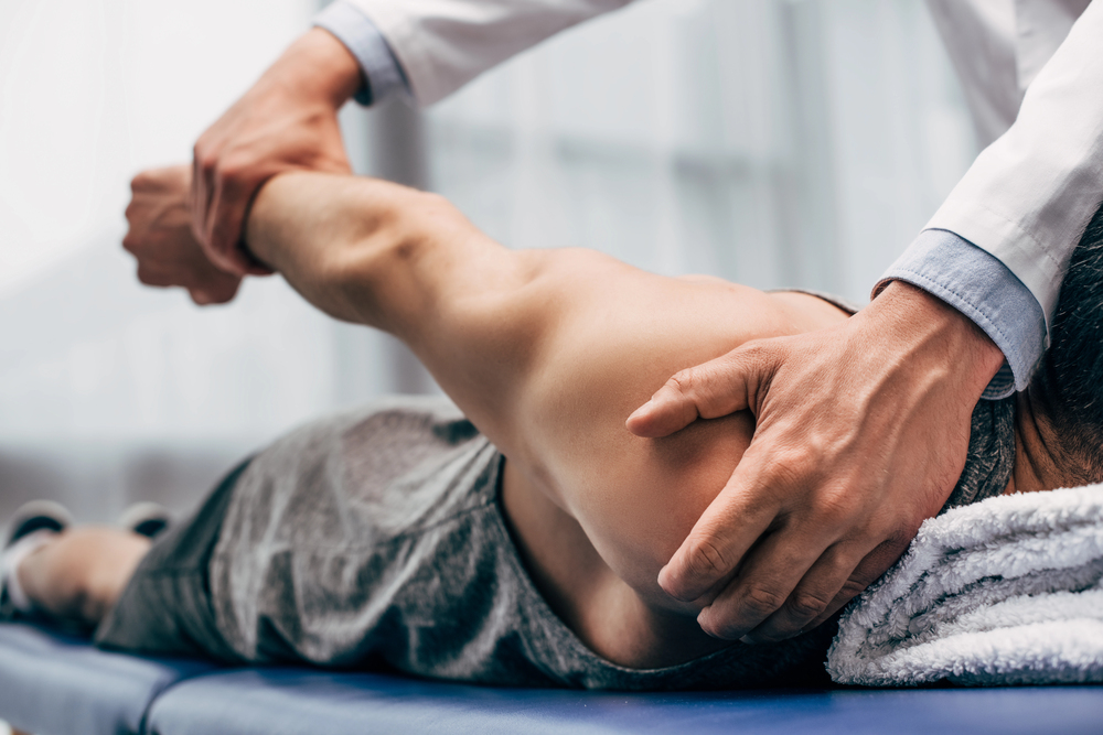 hombre - terapia - rehabilitación